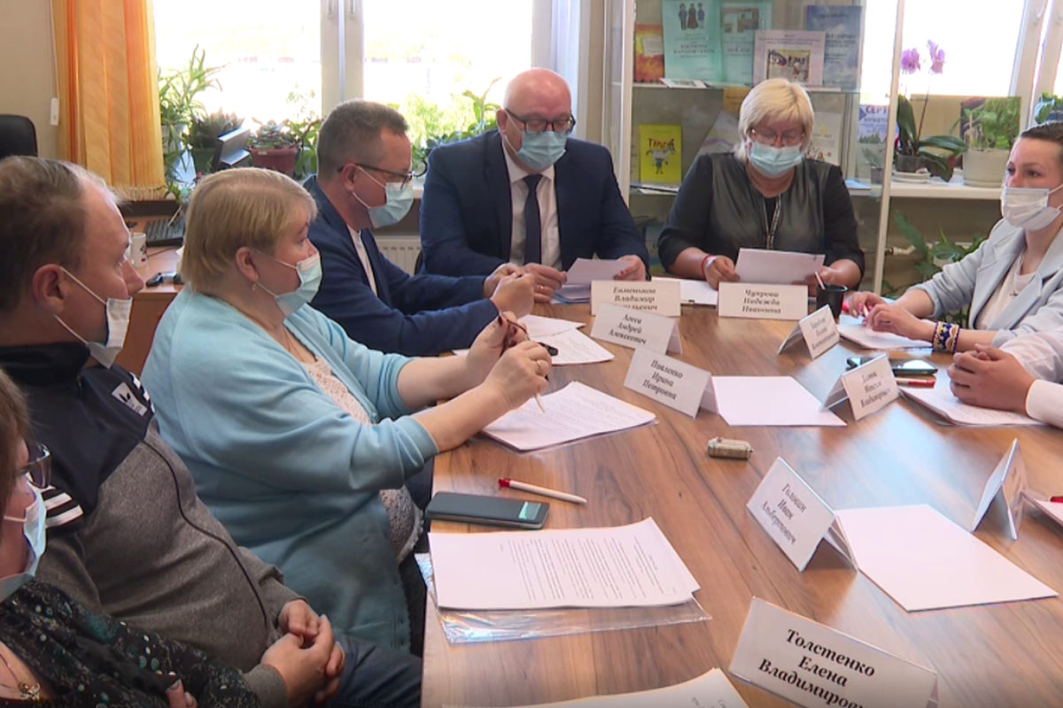 В Мурманске прошло первое заседание обновленного Совета представителей коренных малочисленных народов Севера