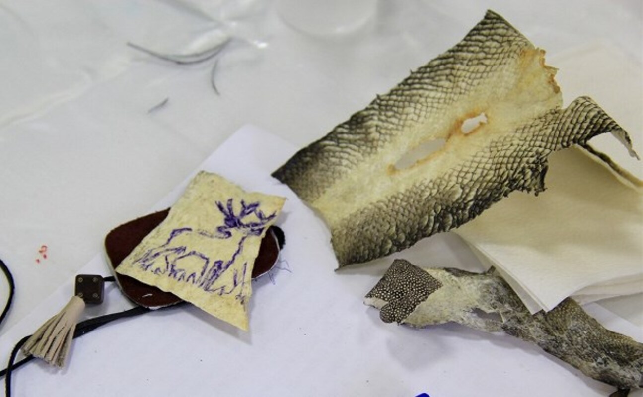 Сувениры из рыбьей кожи научат делать в Южно-Сахалинске