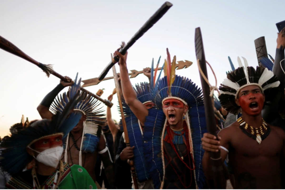 Группа коренных народов Бразилии подала в суд на Болсонару за геноцид