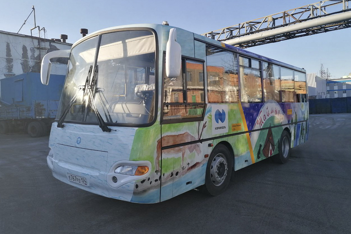 На улицы Дудинки выйдут новые автобусы с рисунками детей оленеводов