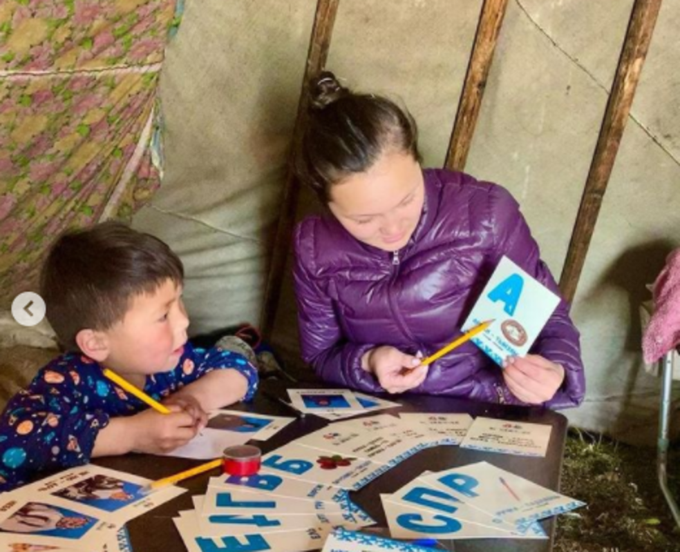 Малыши Тазовского района готовятся к школе на двух языках прямо в тундре