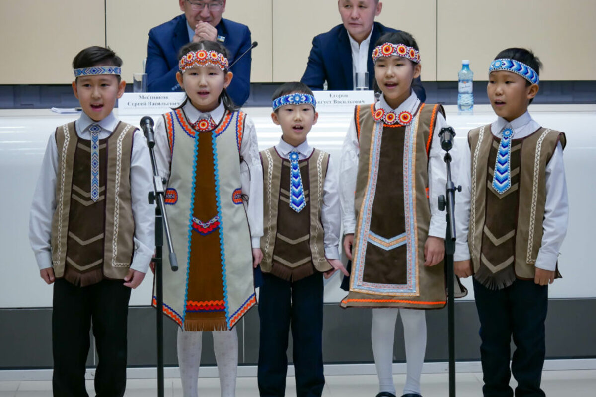 Детские сады и школы Якутии получили учебники родных языков