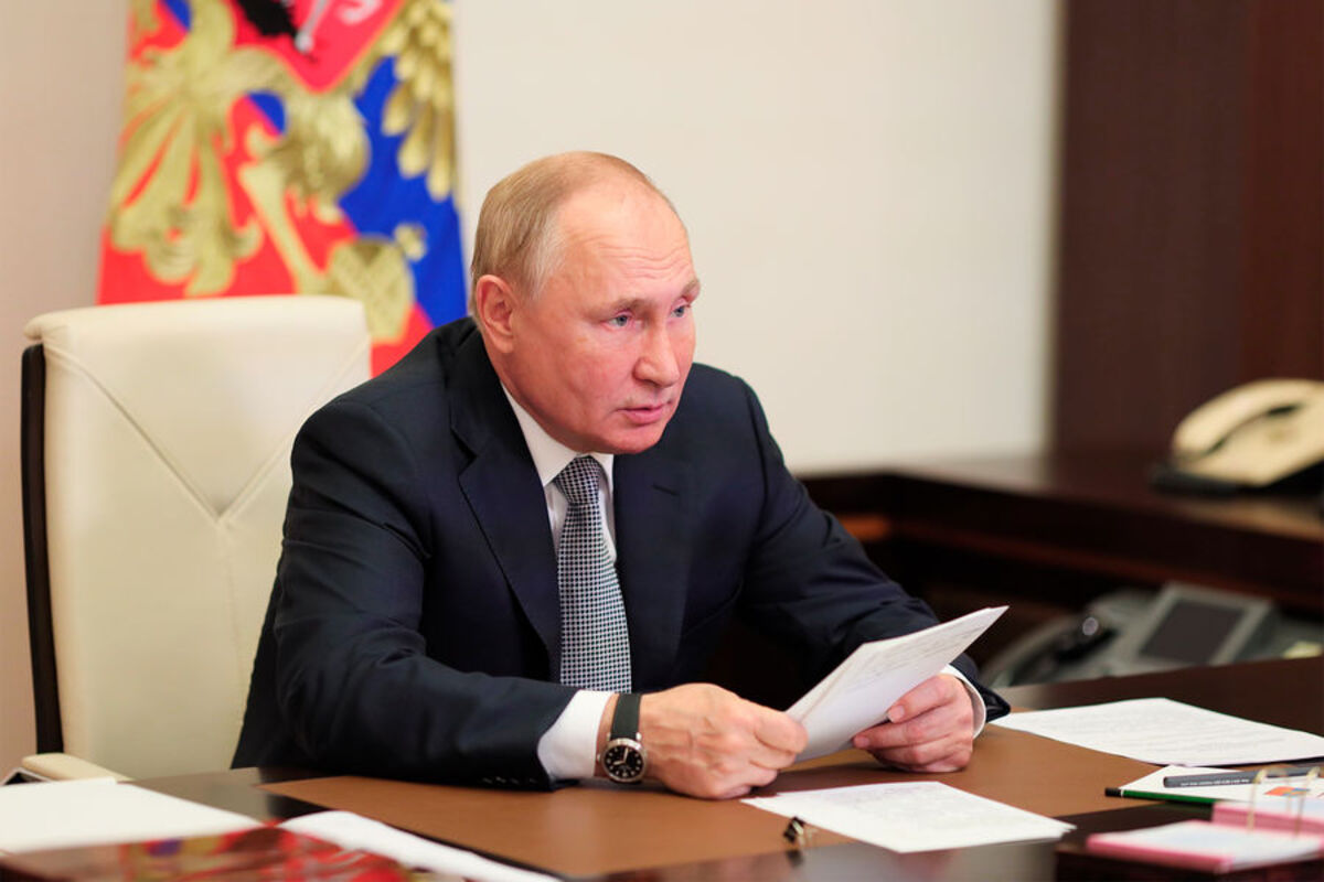 Путин пообещал вернуться к вопросу национальных автономных округов