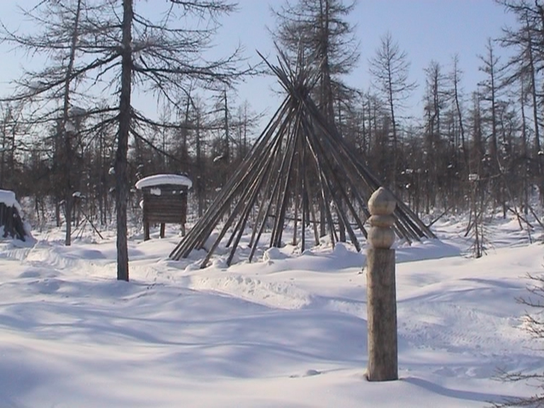 В Оленекском районе Якутии начали восстанавливать памятники истории