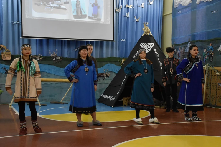 В школе-интернате Сахалина продемонстрировали коллекцию этно одежды