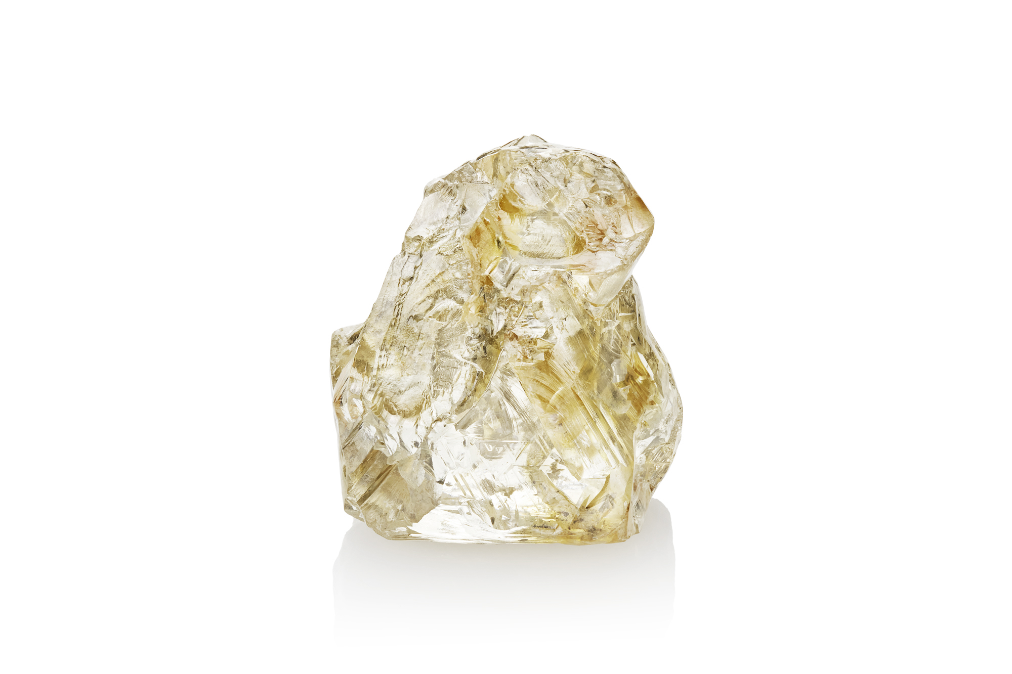 «Алроса» подарила крупный алмаз «Кындыкан» коренным народам Якутии