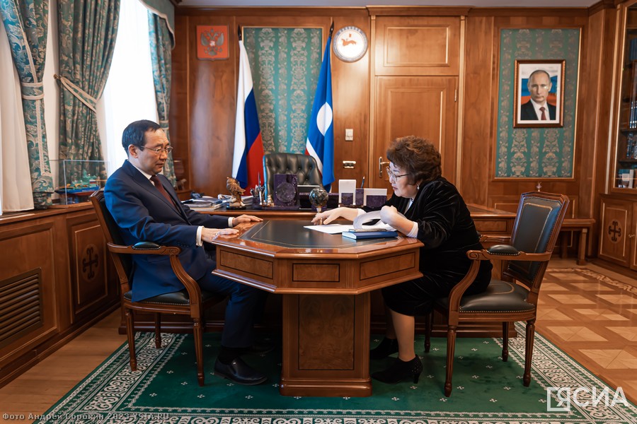 Сохранение и развитие языков КМНС обсудил глава Якутии с народным депутатом