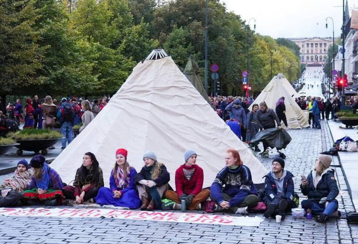 В Осло проходят акции саамов и экоактивистов против ветряных установок