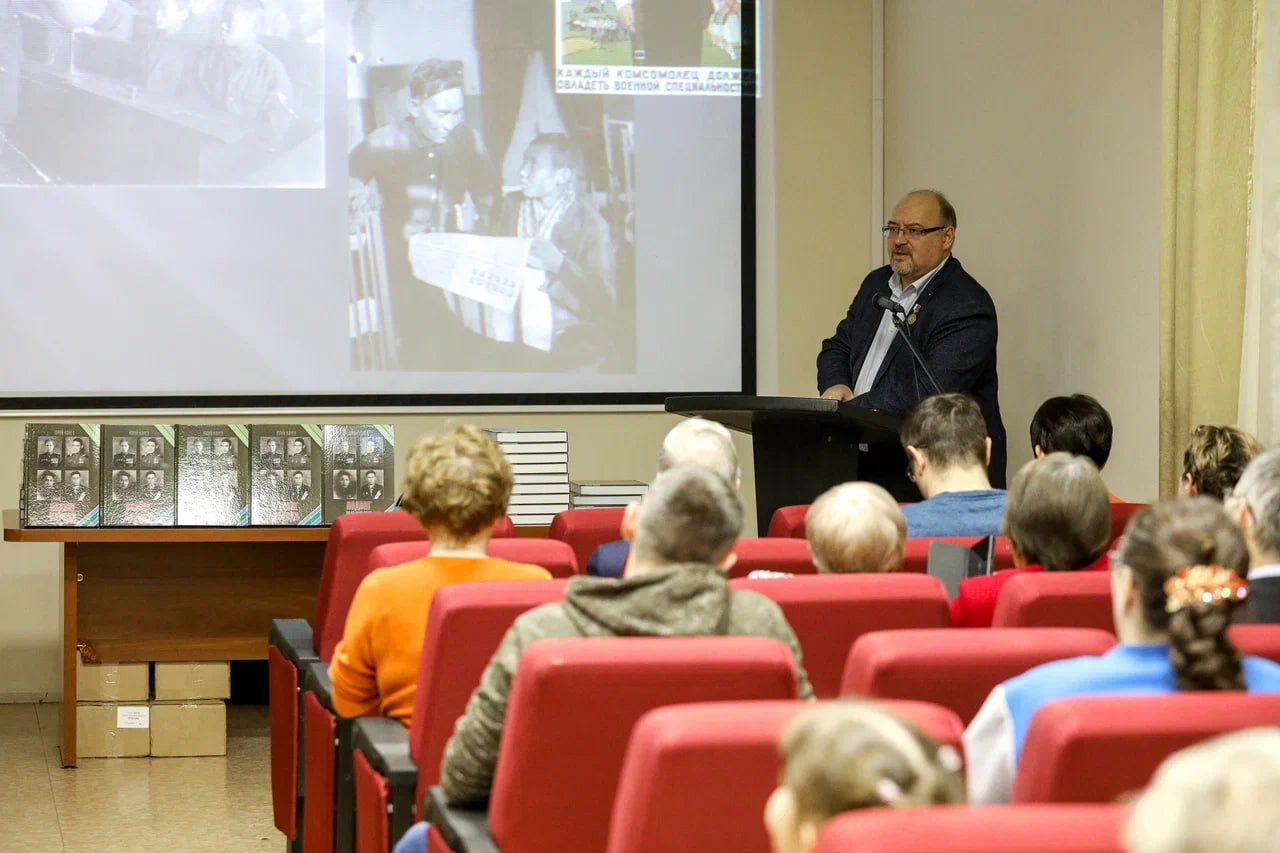 В НАО прошла презентация книги историка Юрия Канева «Подвиг народа»