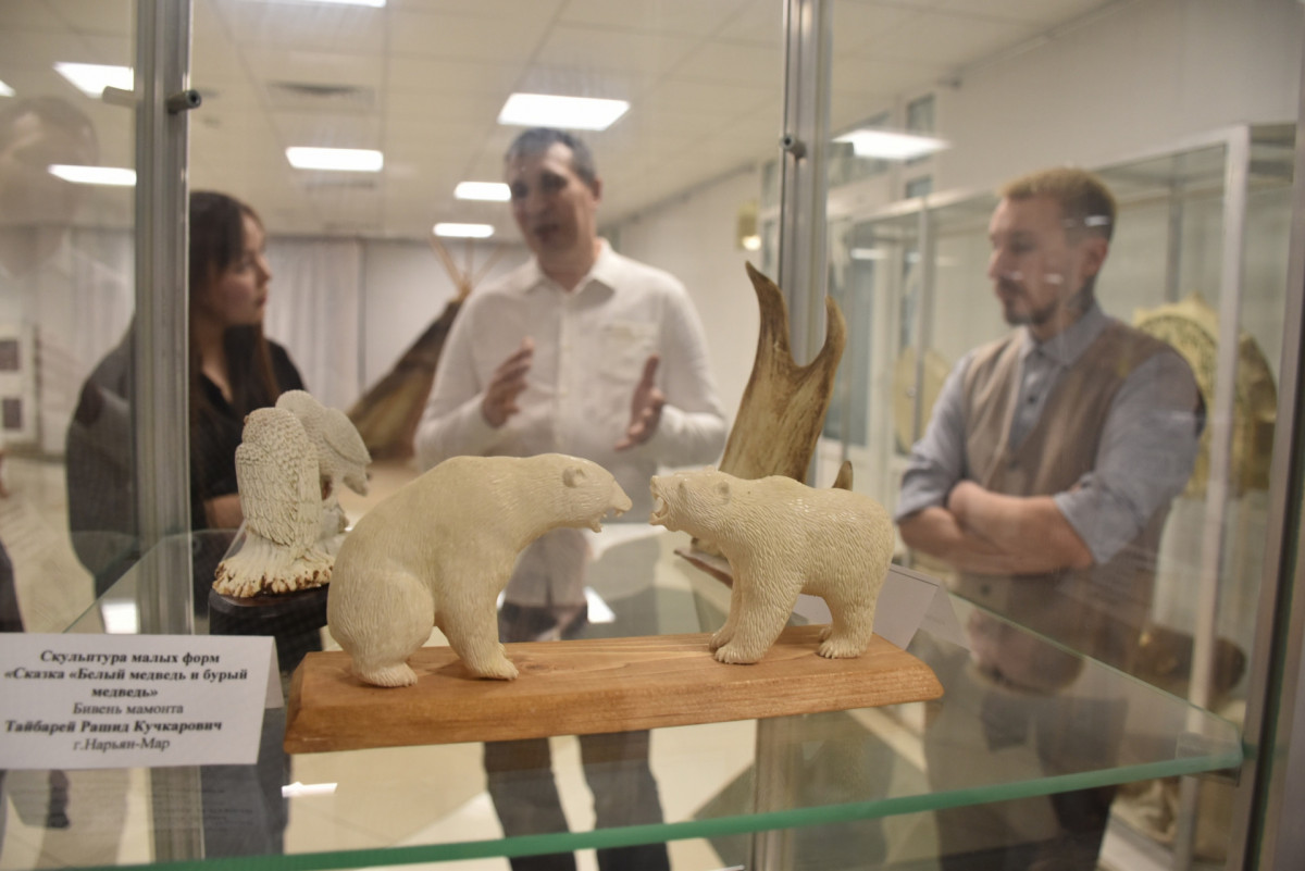 В Нарьян-Маре открылась выставка косторезного искусства «Белая кость»