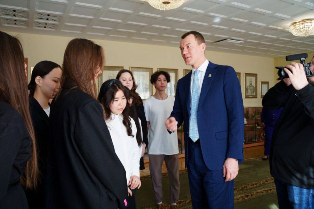 Губернатор Хабаровского края встретился с молодёжью коренных народов