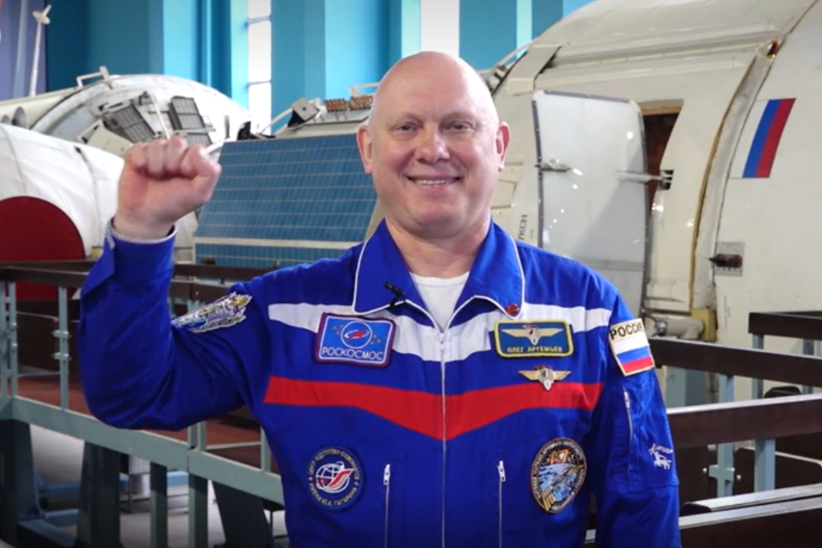 Эвенские школьники села Арка получили привет от настоящего космонавта