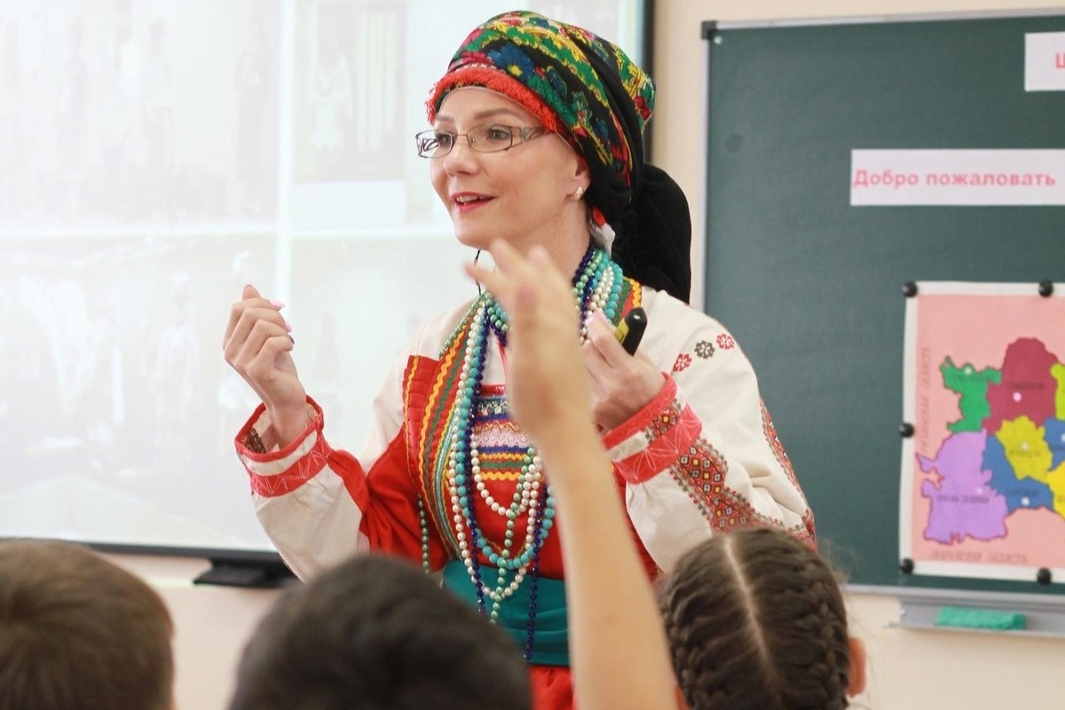 Регионы России выявляют лучших учителей родного языка и литературы